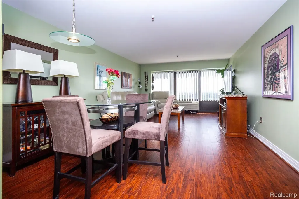 300 W Jefferson Avenue W Detroit City MI 48226