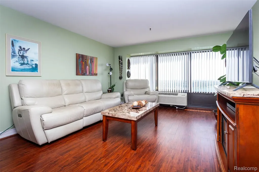 300 W Jefferson Avenue W Detroit City MI 48226