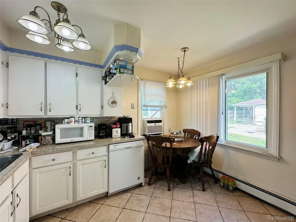 17629 Lincoln Avenue Eastpointe City MI 48021