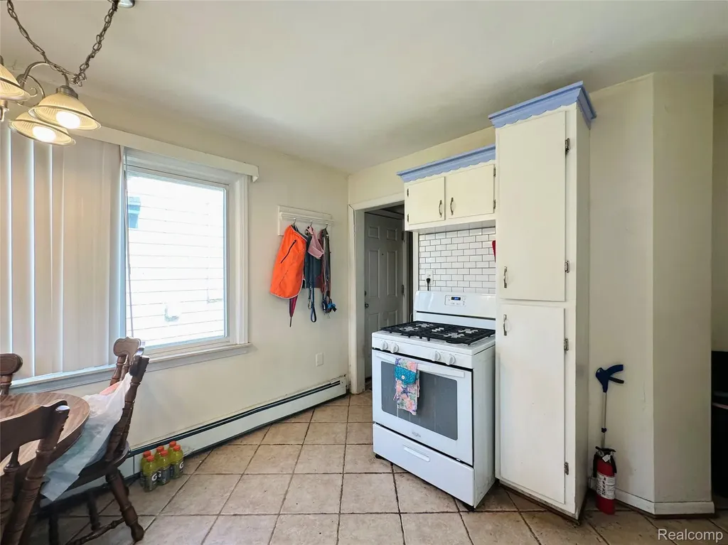 17629 Lincoln Avenue Eastpointe City MI 48021