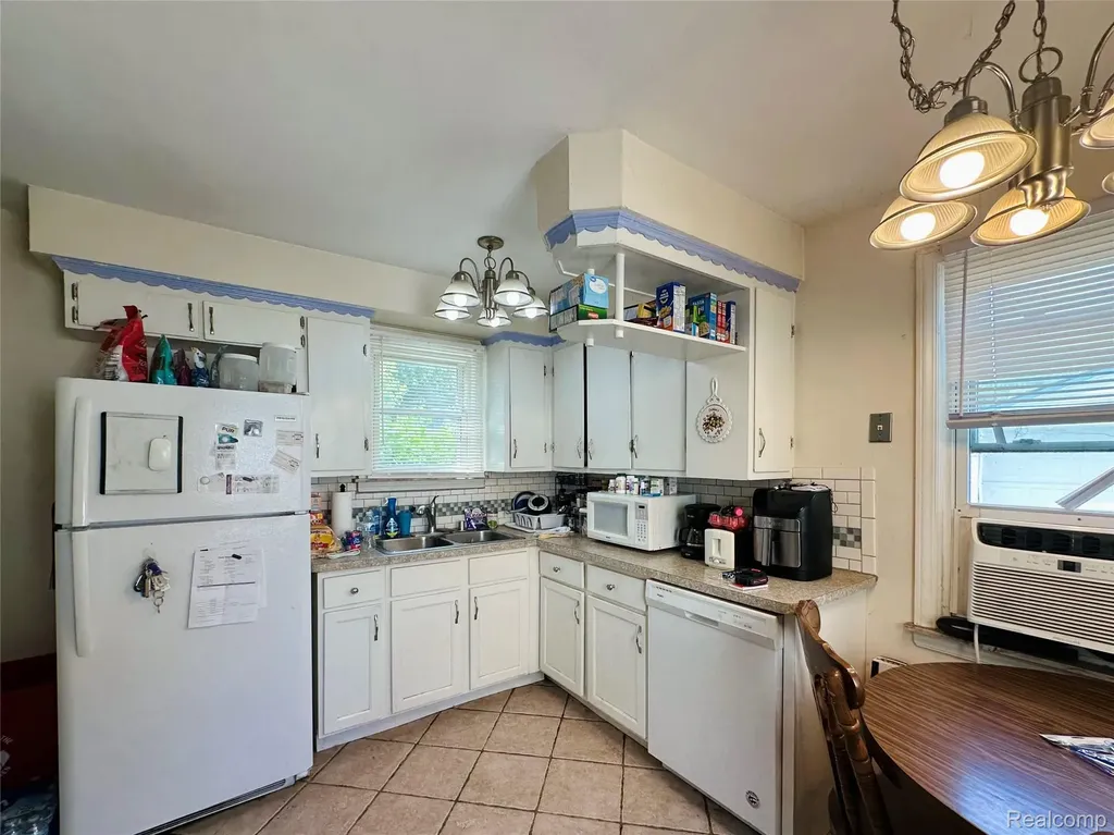 17629 Lincoln Avenue Eastpointe City MI 48021