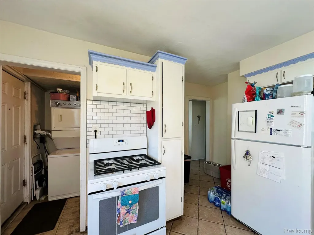 17629 Lincoln Avenue Eastpointe City MI 48021