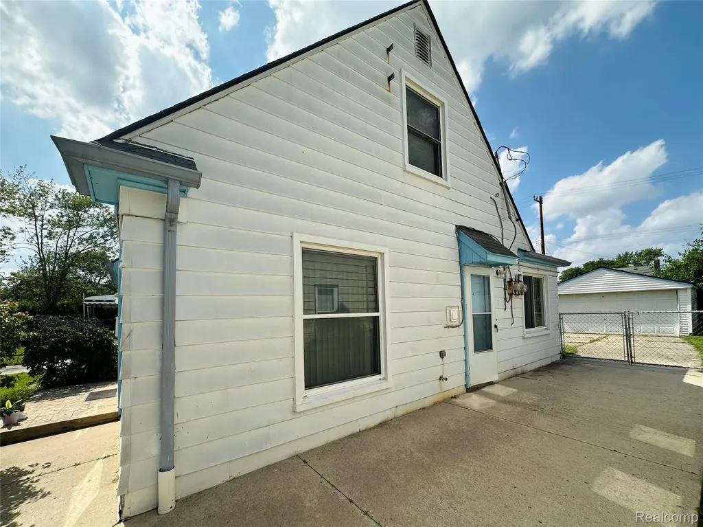 17629 Lincoln Avenue Eastpointe City MI 48021