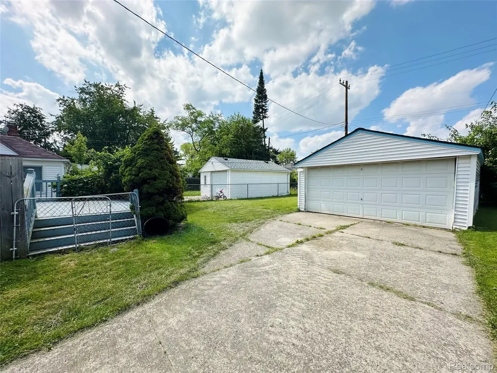 17629 Lincoln Avenue Eastpointe City MI 48021