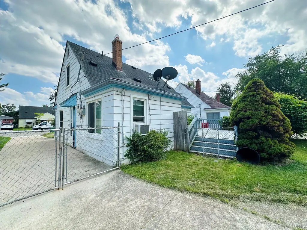 17629 Lincoln Avenue Eastpointe City MI 48021