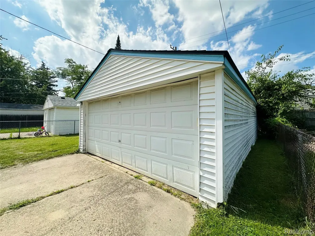 17629 Lincoln Avenue Eastpointe City MI 48021
