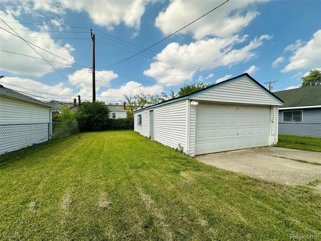 17629 Lincoln Avenue Eastpointe City MI 48021