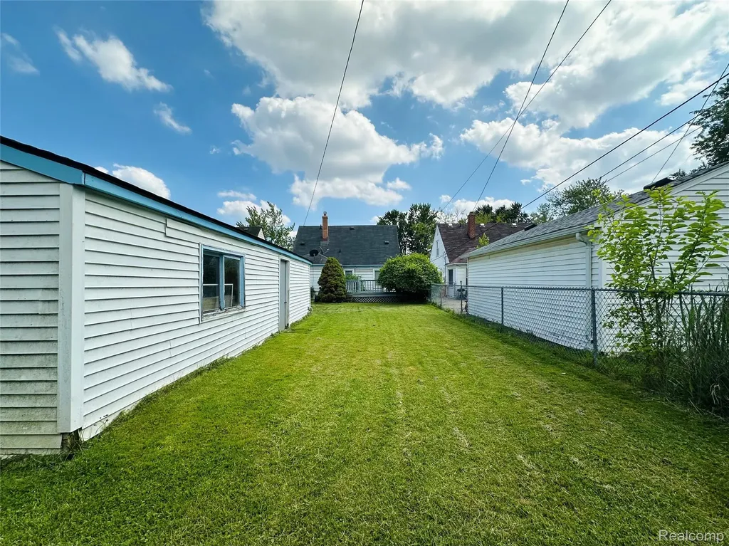 17629 Lincoln Avenue Eastpointe City MI 48021