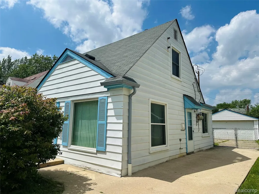 17629 Lincoln Avenue Eastpointe City MI 48021