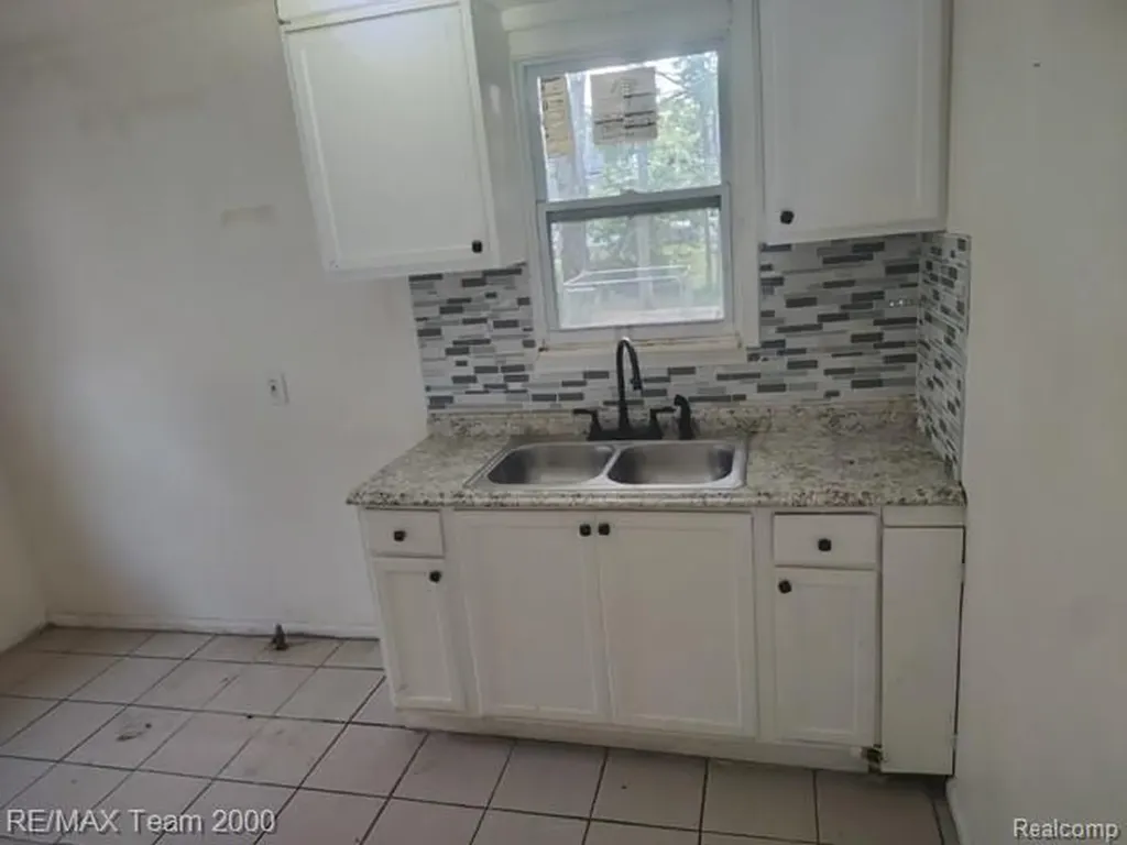 19749 Glastonbury Road Detroit City MI 48219