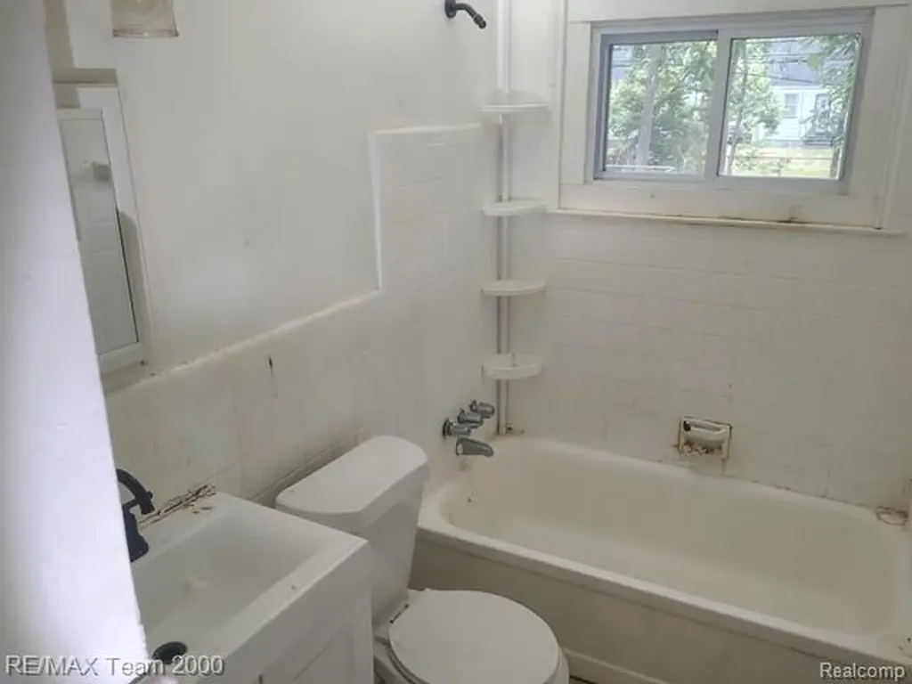 19749 Glastonbury Road Detroit City MI 48219