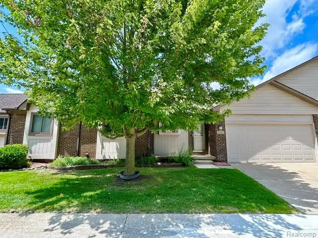 20557 Longwood Drive Clinton Charter Township MI 48038