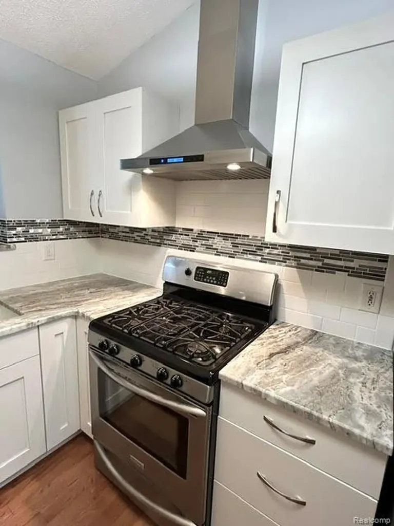 20557 Longwood Drive Clinton Charter Township MI 48038