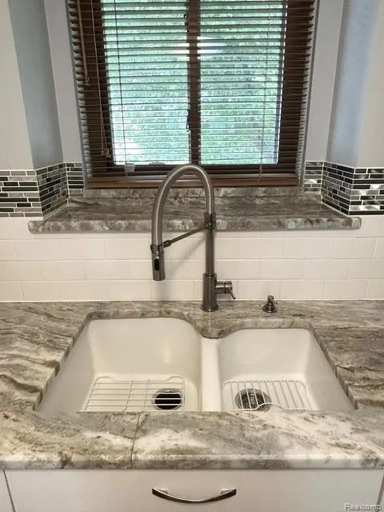 20557 Longwood Drive Clinton Charter Township MI 48038
