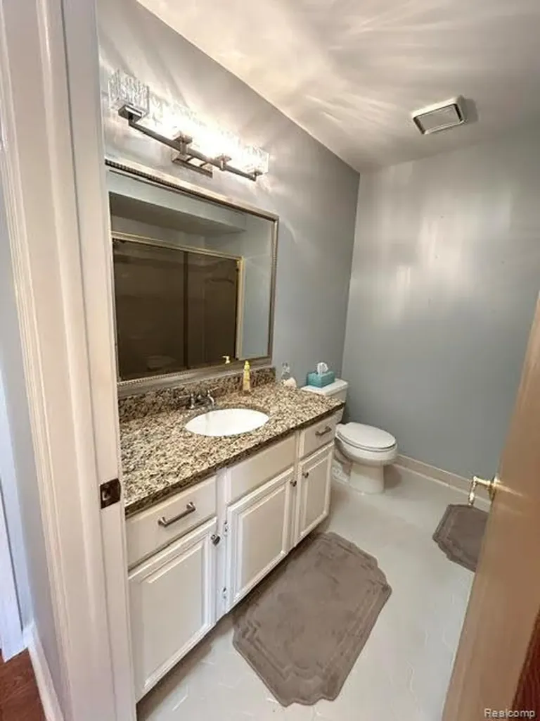 20557 Longwood Drive Clinton Charter Township MI 48038