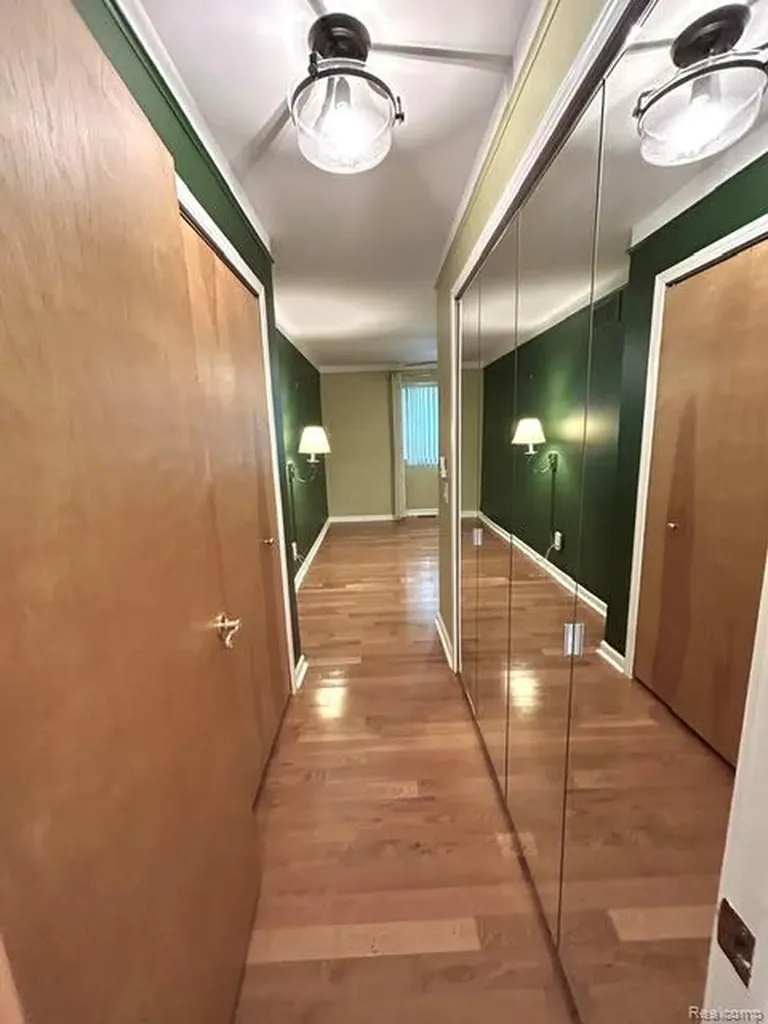 20557 Longwood Drive Clinton Charter Township MI 48038