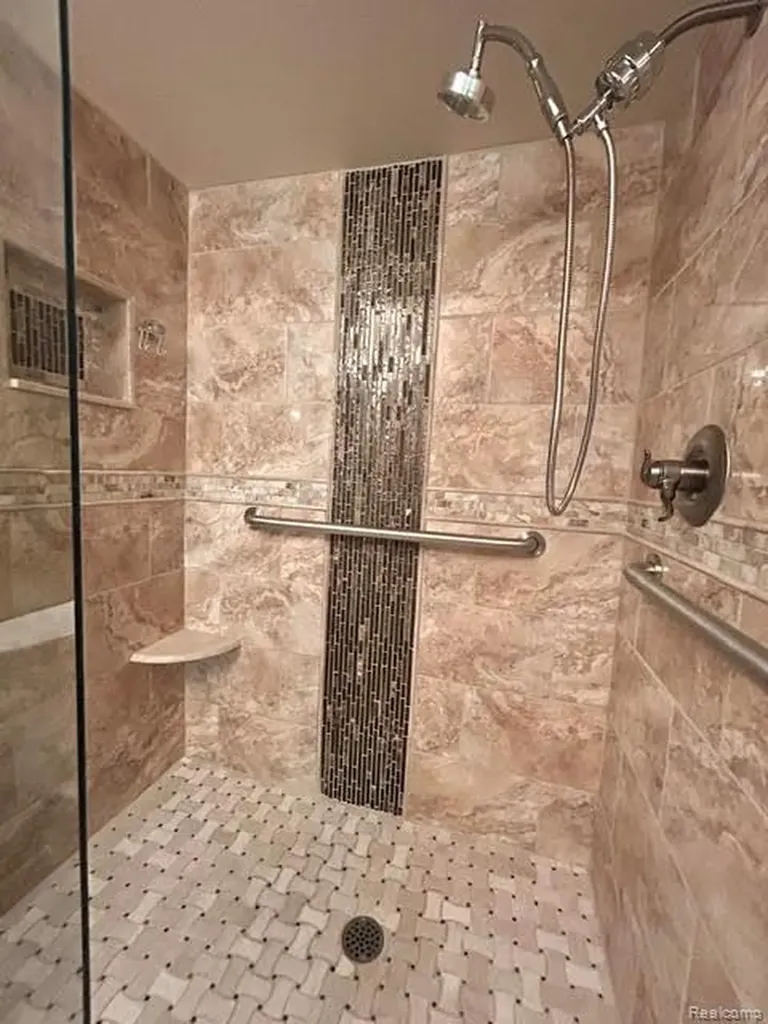 20557 Longwood Drive Clinton Charter Township MI 48038