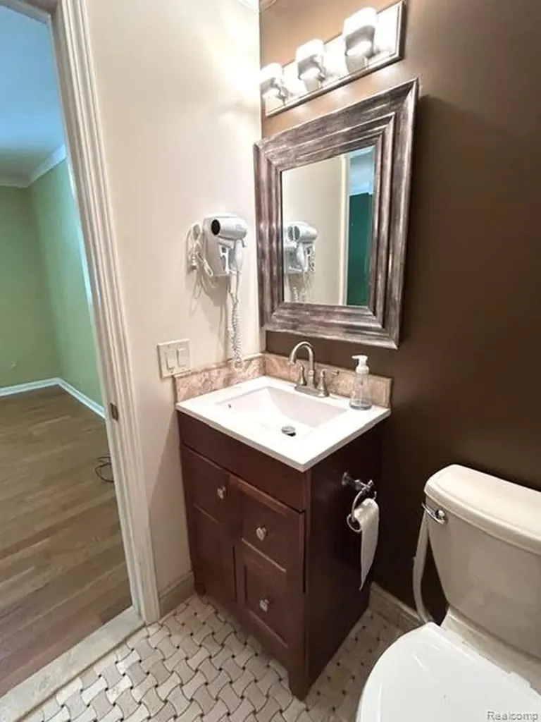 20557 Longwood Drive Clinton Charter Township MI 48038