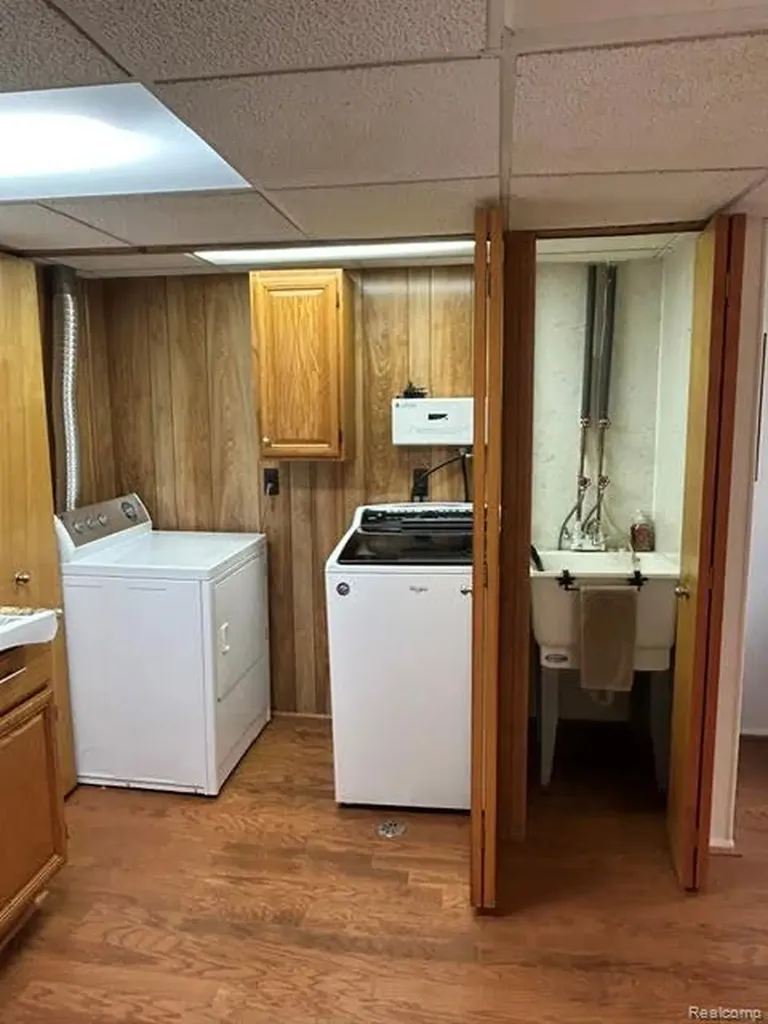 20557 Longwood Drive Clinton Charter Township MI 48038