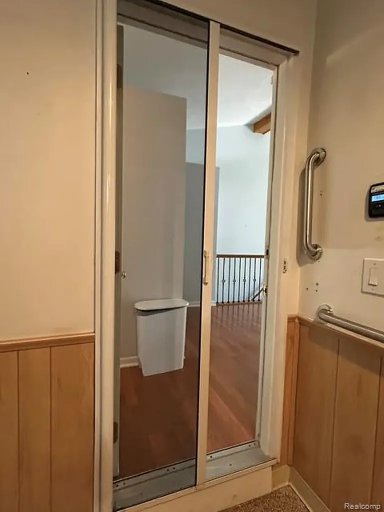 20557 Longwood Drive Clinton Charter Township MI 48038