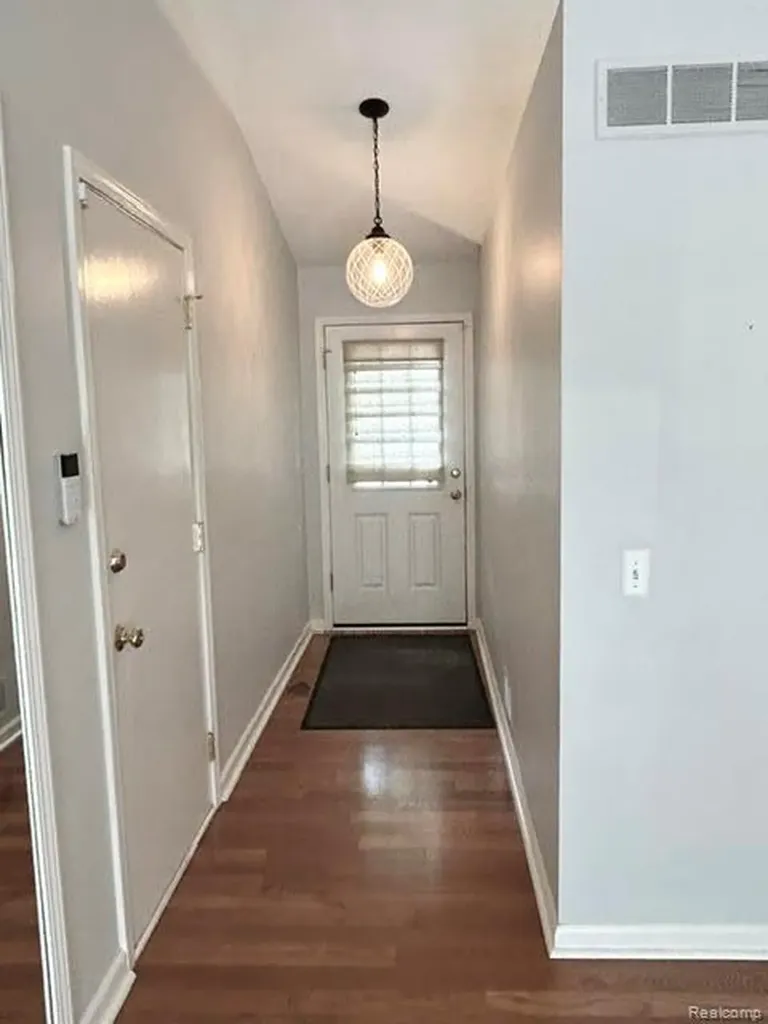 20557 Longwood Drive Clinton Charter Township MI 48038