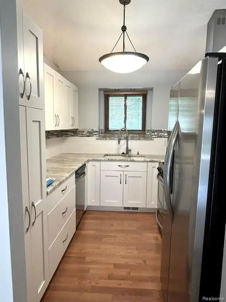 20557 Longwood Drive Clinton Charter Township MI 48038