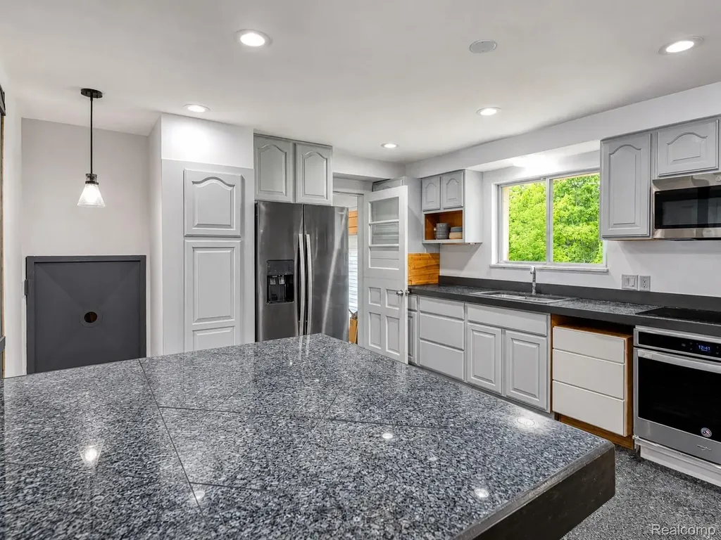 46495 North Avenue Macomb Township MI 48042