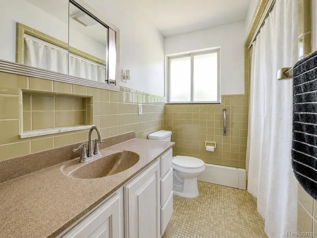 46495 North Avenue Macomb Township MI 48042
