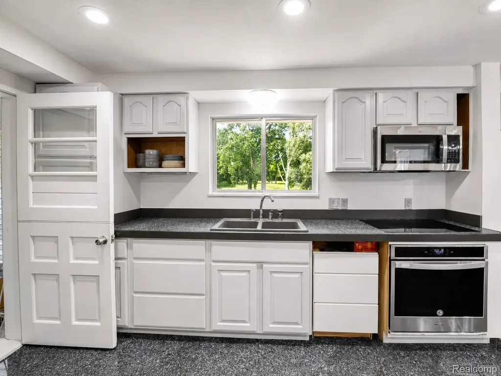 46495 North Avenue Macomb Township MI 48042