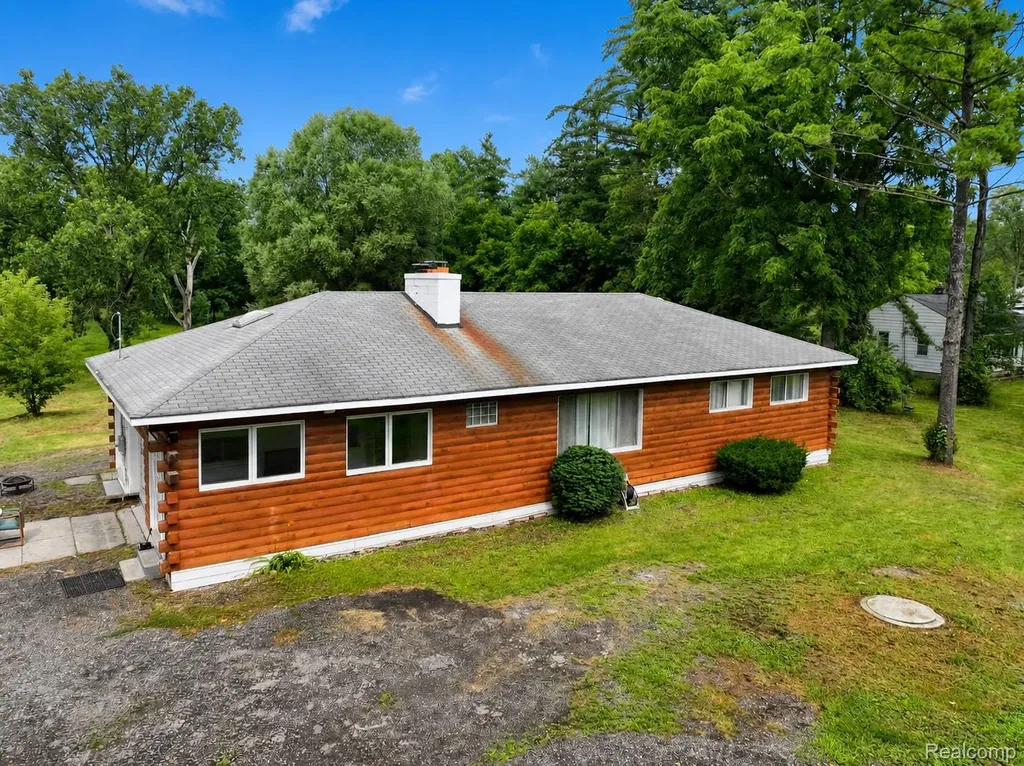46495 North Avenue Macomb Township MI 48042