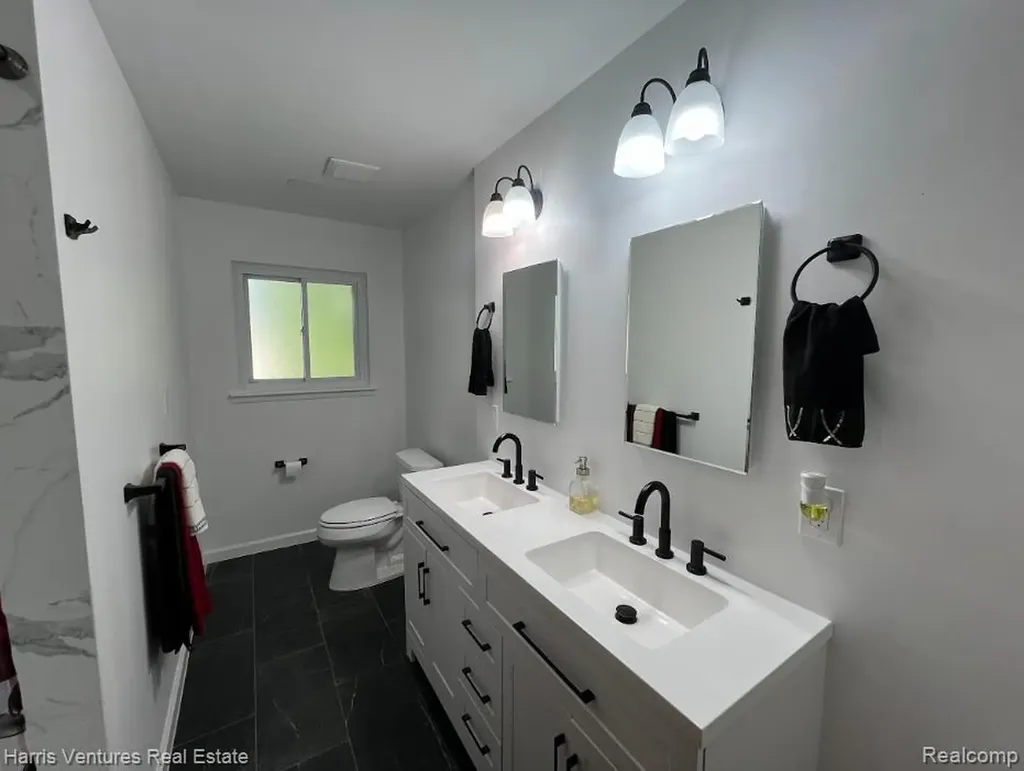 28482 Sutherland Drive Warren City MI 48088
