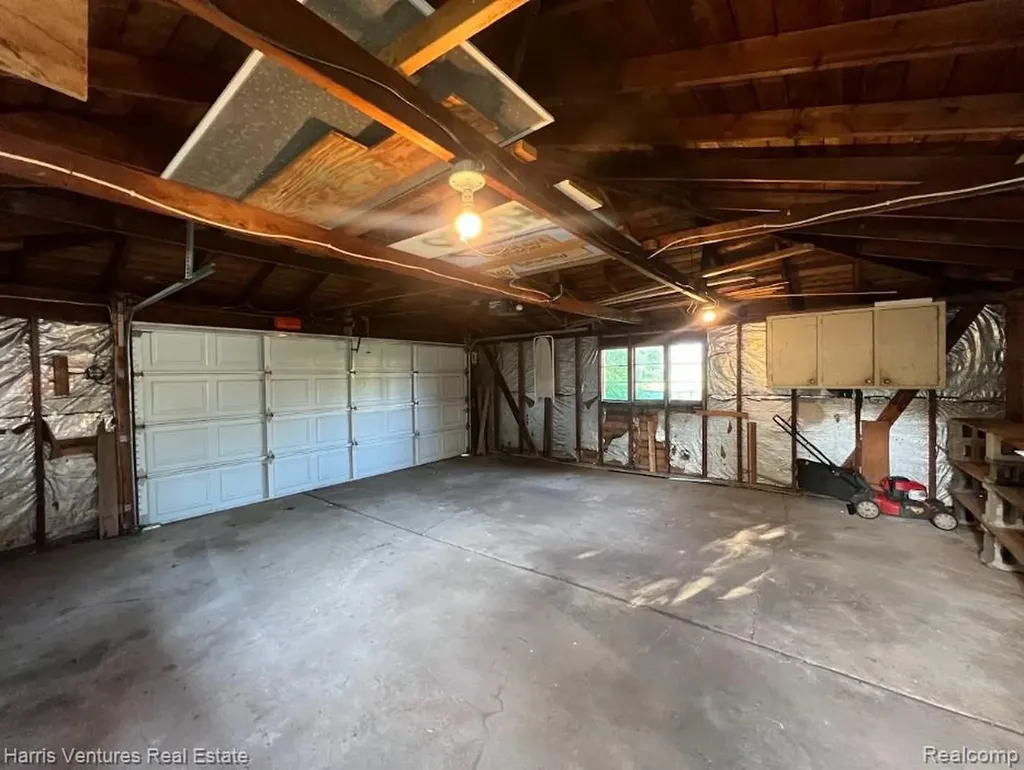 28482 Sutherland Drive Warren City MI 48088