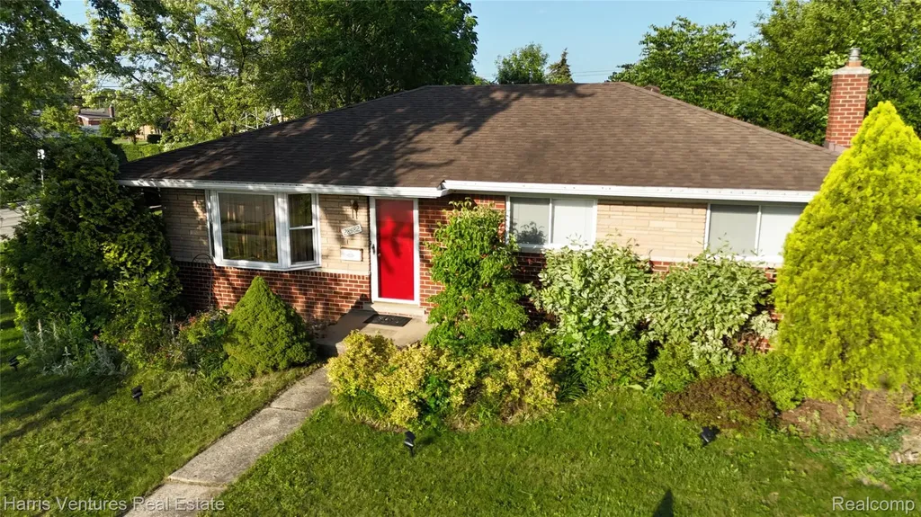 28482 Sutherland Drive Warren City MI 48088