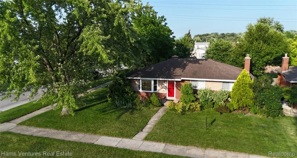28482 Sutherland Drive Warren City MI 48088