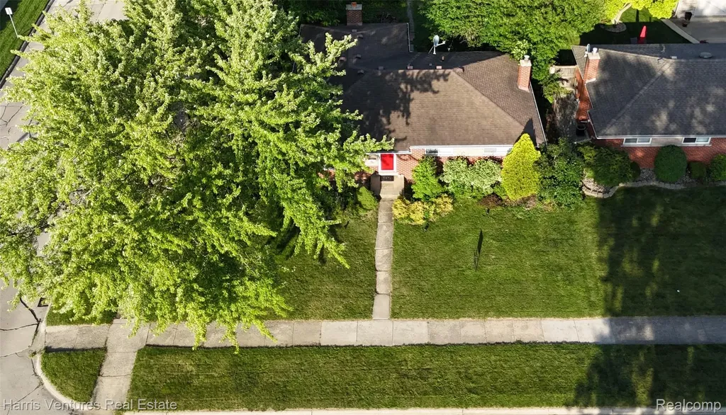 28482 Sutherland Drive Warren City MI 48088