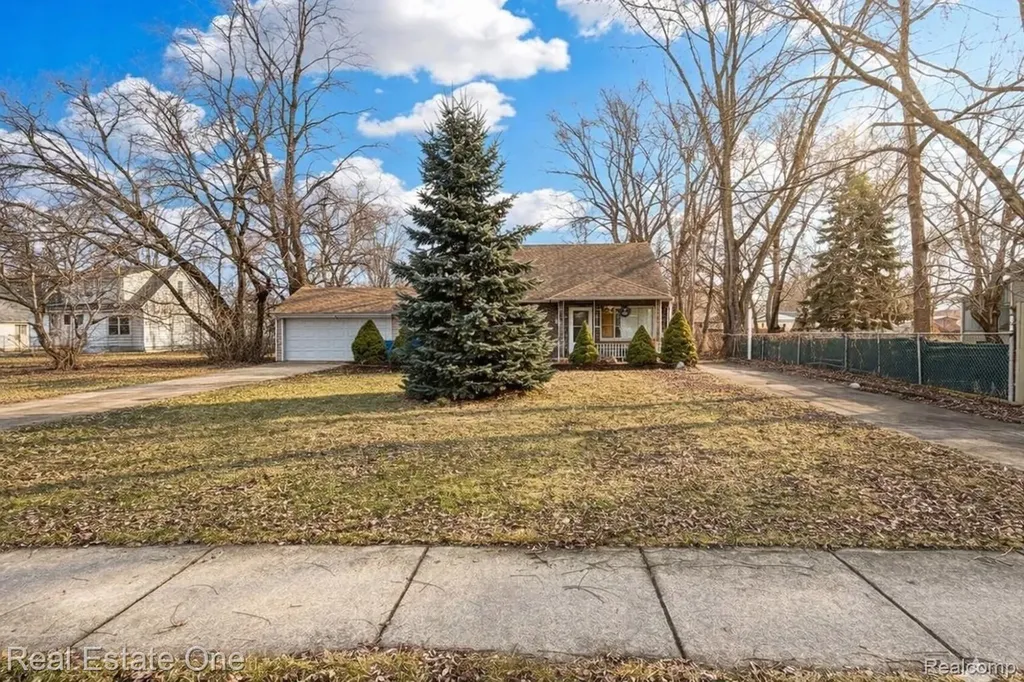 23340 Cunningham Avenue Warren City MI 48091
