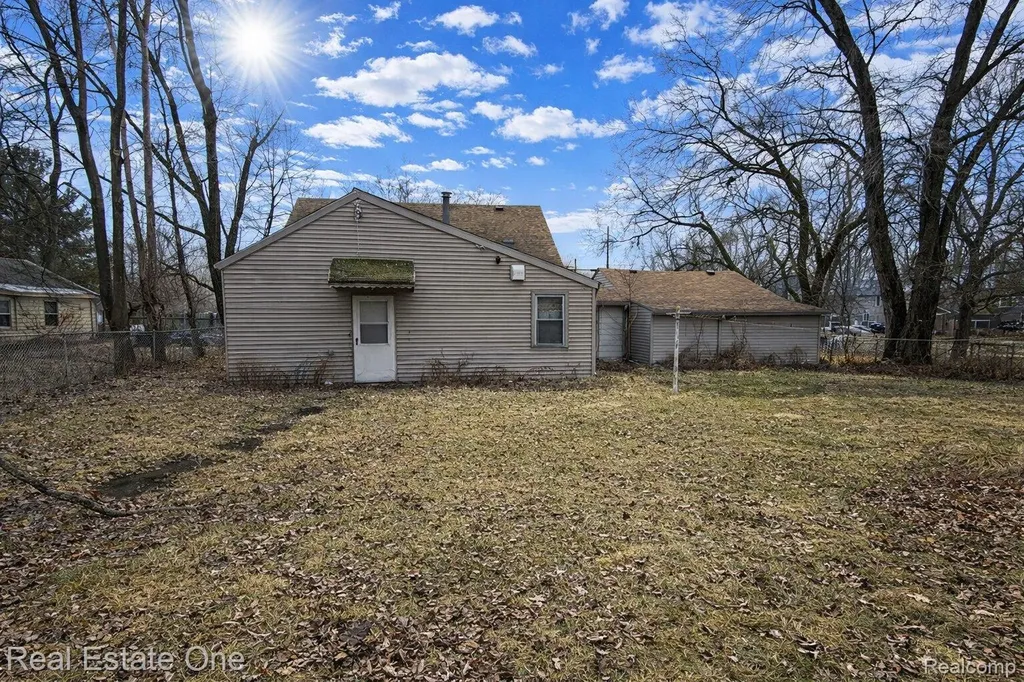 23340 Cunningham Avenue Warren City MI 48091