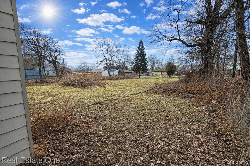 23340 Cunningham Avenue Warren City MI 48091
