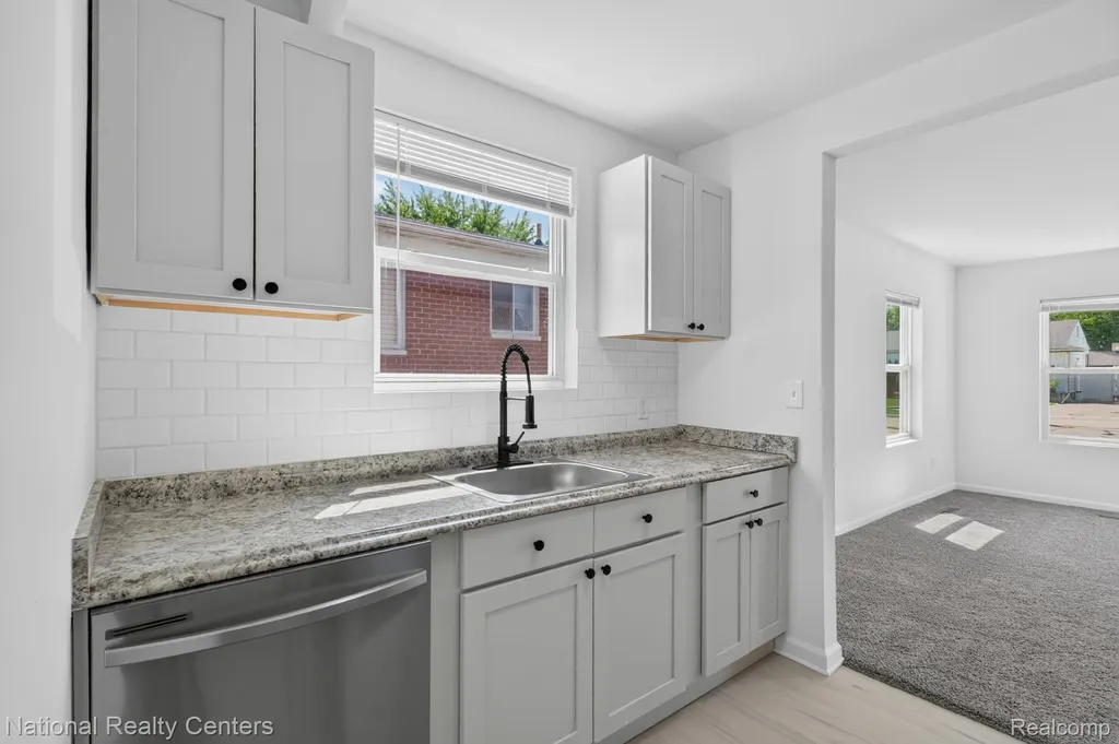 28544 Balmoral Street Garden City City MI 48135