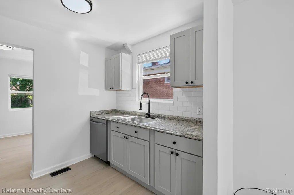 28544 Balmoral Street Garden City City MI 48135