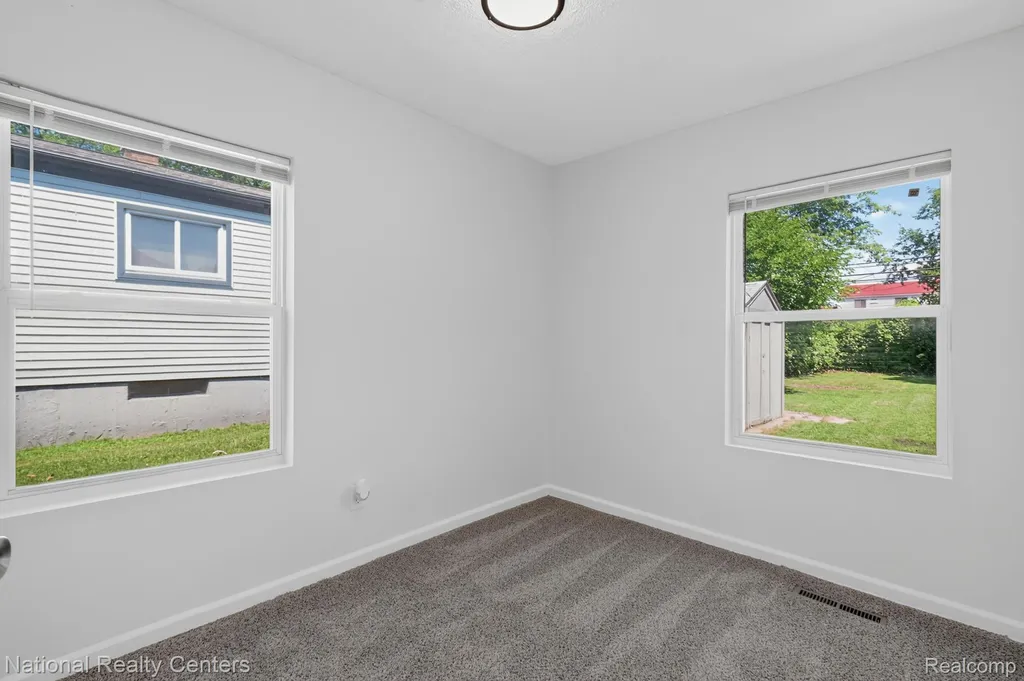 28544 Balmoral Street Garden City City MI 48135