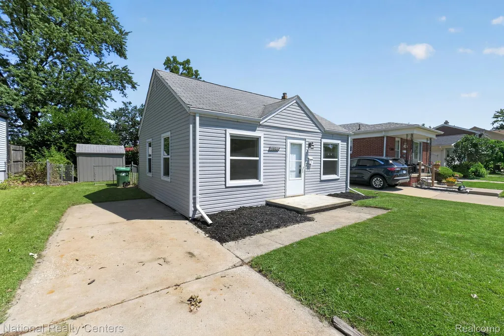 28544 Balmoral Street Garden City City MI 48135