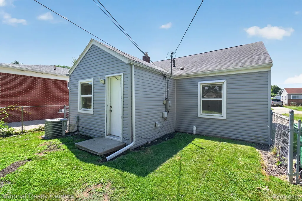 28544 Balmoral Street Garden City City MI 48135
