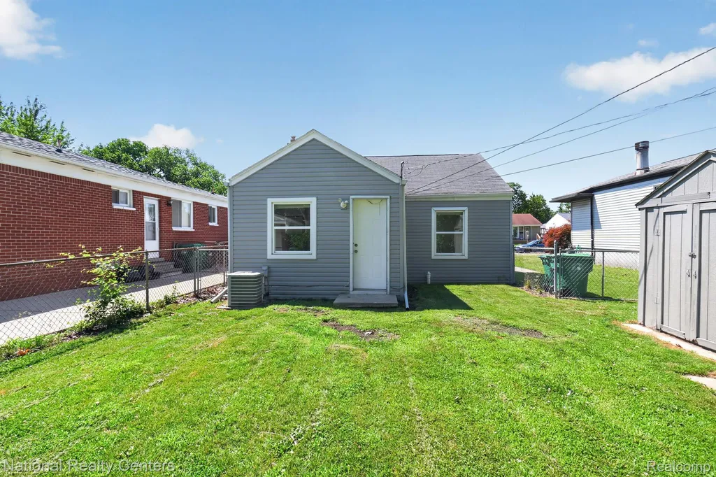 28544 Balmoral Street Garden City City MI 48135