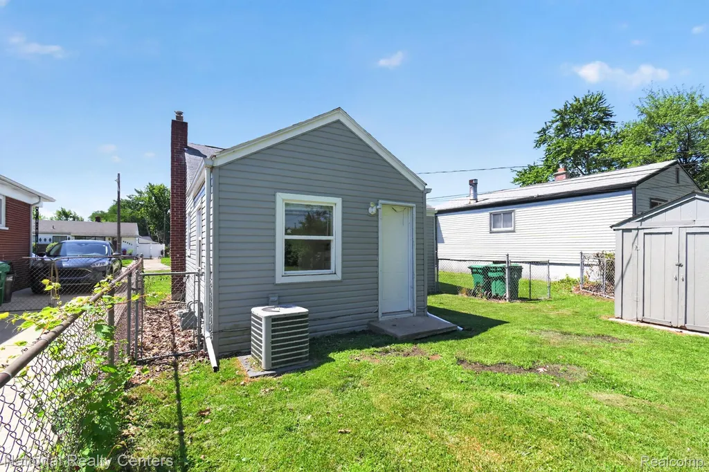 28544 Balmoral Street Garden City City MI 48135
