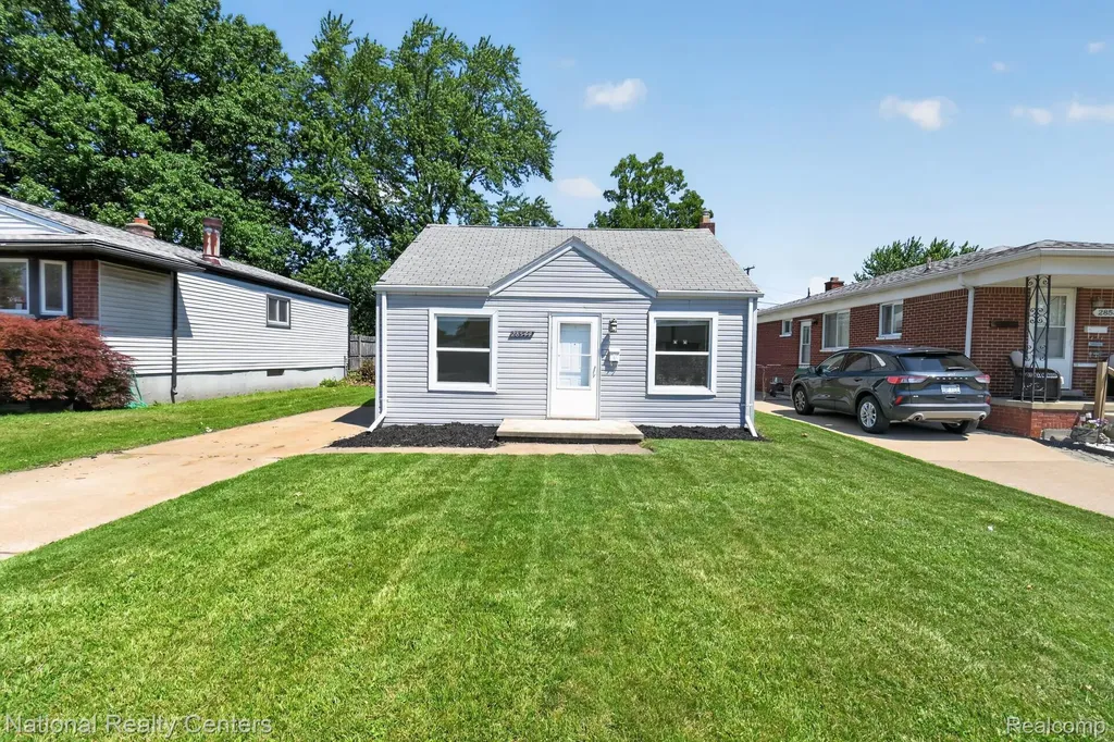 28544 Balmoral Street Garden City City MI 48135