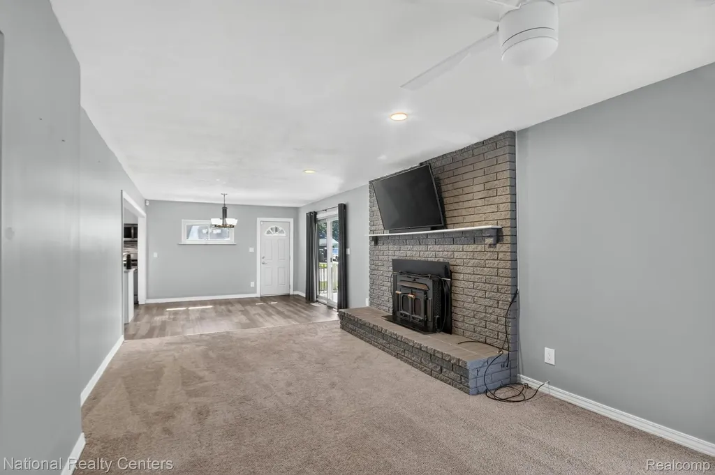 32405 Lyndon Street Livonia City MI 48154