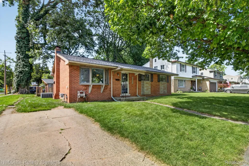 32405 Lyndon Street Livonia City MI 48154