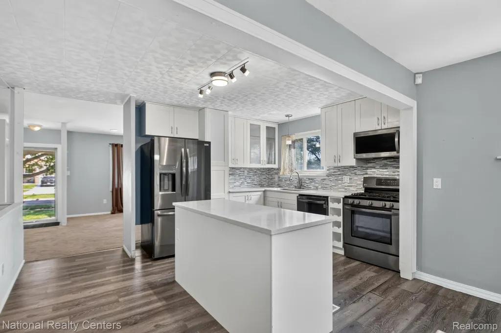 32405 Lyndon Street Livonia City MI 48154