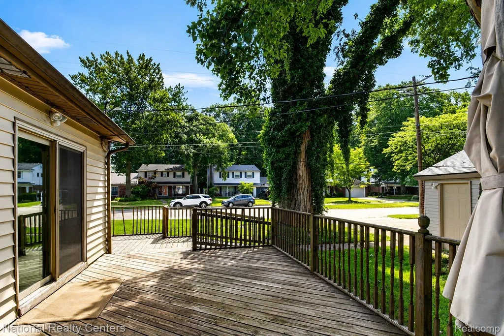 32405 Lyndon Street Livonia City MI 48154
